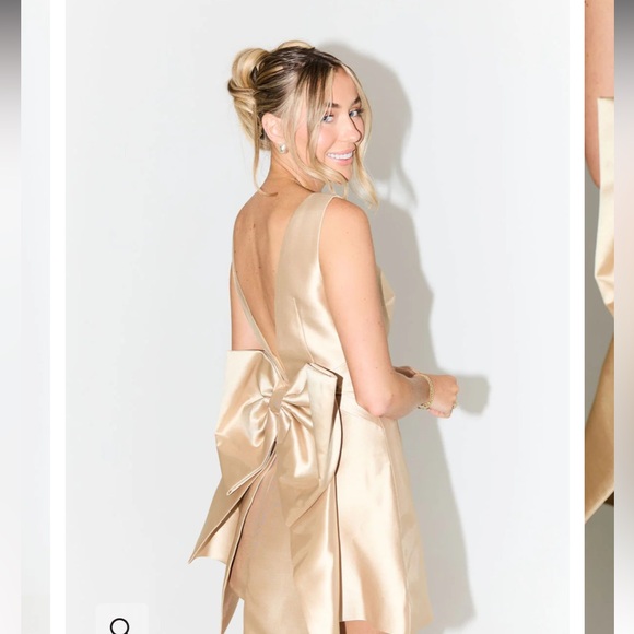 Odd muse NWT size XXS The Ultimate Muse Bow Detail Mini Dress gold - Picture 3 of 11